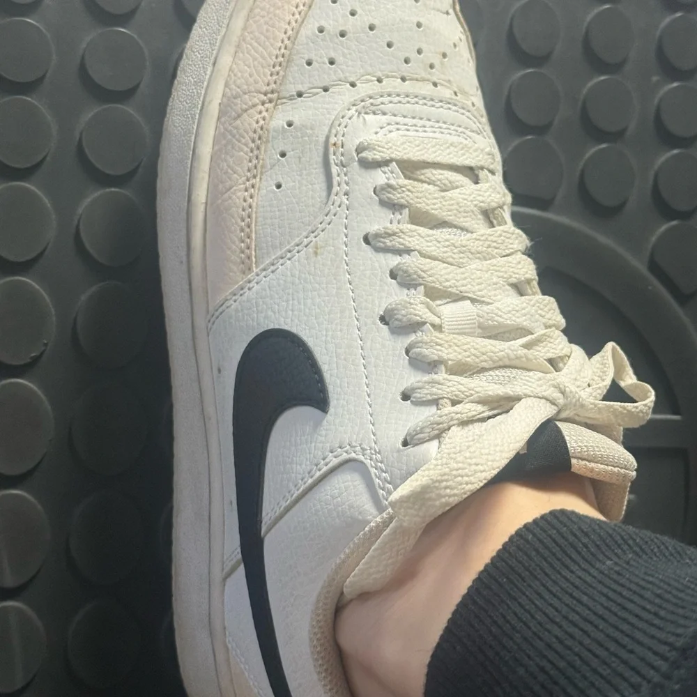 Nike Women's White Sneakers 8,5
